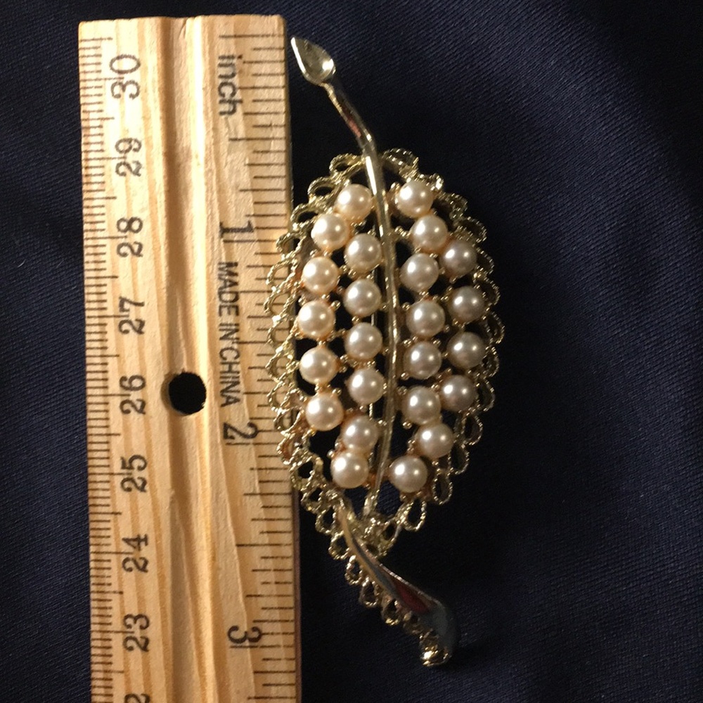 Vintage faux Gold And Cream Pearl Leaf Brooch